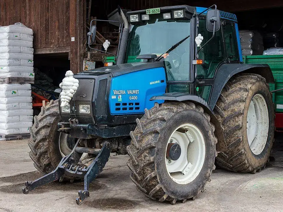 Trator agrícola para locação
