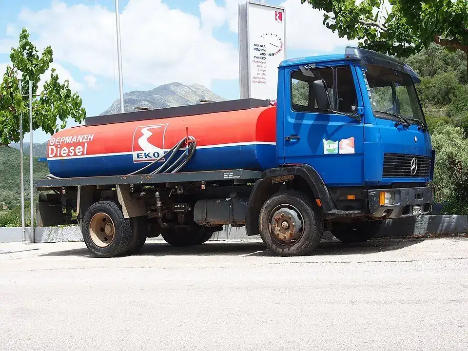 Caminhão comboio para locação