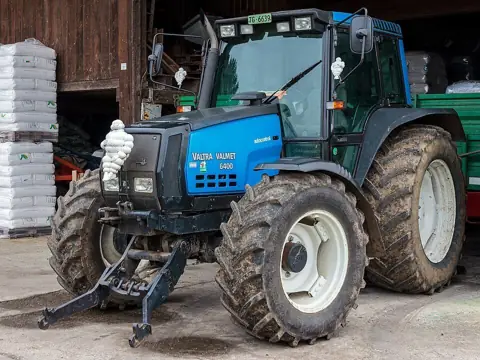 Trator agrícola