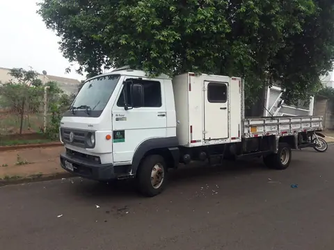 Caminhão carroceria leve 3/4